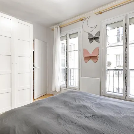 Flat De Luxe A Republique Avec Terrasse Parijs
