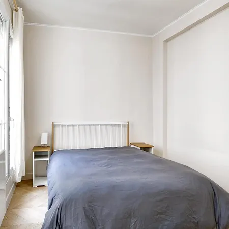 Flat De Luxe A Republique Avec Terrasse Parijs